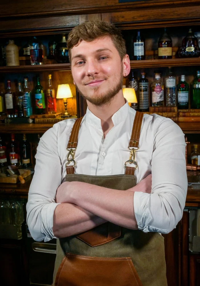 Cyril Cioli - Tutoreca's mixology expert, specialist in cocktail preparation, bar skills, and mixology techniques