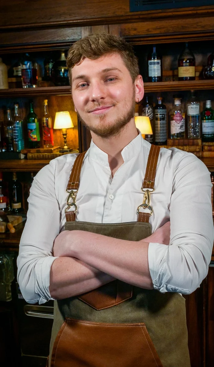 Cyril Cioli - Tutoreca's mixology expert, specialist in cocktail preparation, bar skills, and mixology techniques